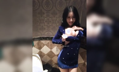 Wanita curang siri wanita! Rumah mandi awam air panas wanita yang tidak bertanggungjawab menyembunyikan kamera poket untuk merakam adegan erotik di dalamnya + mendedahkan video tidak senonoh kawan baik + mengintip penyewa wanita yang sedang mandi (2)