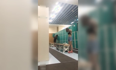 Women cheat women series! Isang walang prinsipyong babaeng hot spring public bathhouse ang nagtatago ng pocket camera para i-record ang mga erotikong eksena sa loob + inilantad ang mga malalaswang video ng matalik na kaibigan + nakasilip sa mga babaeng na