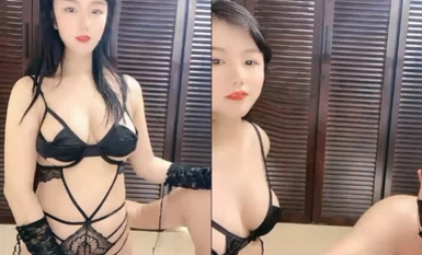 新人下海！大奶網紅女神！性感情趣內衣，翹起肥臀求操，騎乘位操多毛騷穴，操的奶子直晃