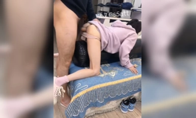 電報群大神『我的姪女叫小夕』亂倫性愛私拍嬌嫩姪女承受大屌的抽插內射高清(6)