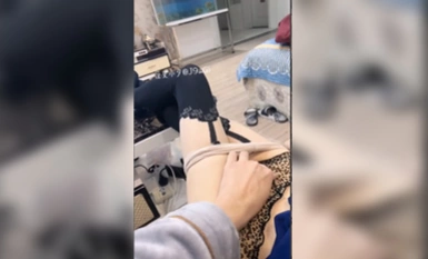 電報群大神『我的姪女叫小夕』亂倫性愛私拍嬌嫩姪女承受大屌的抽插內射高清(2)