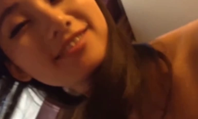 3000找的外圍妹子不小心露臉了吃雞技術一流