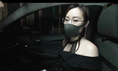 Pertama kali diterbitkan di seluruh rangkaian - Selebriti Twitter - Bos menghantar Qiaoer pulang Di tempat letak kereta, Qiaoer tidak dapat menahan kesepian dan terpaksa memikat bos.