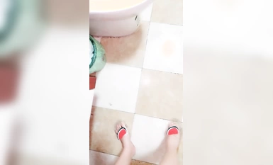 분홍색과 부드러운 하얀 파인애플 @멍청하지도, 귀엽지도, 사랑스럽지도 않은 비늘 복지쇼 4라운드 (1)