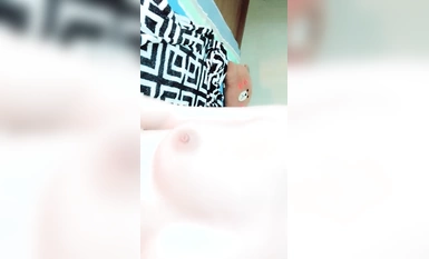 분홍색과 부드러운 하얀 파인애플 @멍청하지도, 귀엽지도, 사랑스럽지도 않은 비늘 복지쇼 4라운드 (1)