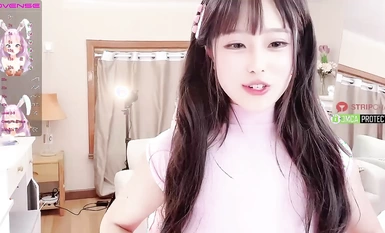 S-Site Ultra Phenomenal Host @jennyjoice Senior Fan Group + Scale Welfare Show Collection 3 (1)