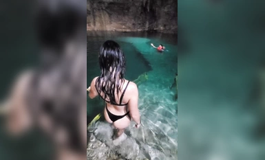 Selebriti internet PUA kulit hitam (angkasawan) berhubung dengan amatur dari lebih sepuluh negara - sara 24yo latina (2)