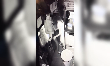 Kebocoran terbaru ialah Wanlang ingin membeli OnlyFans hell training master [Dog King] yang difilemkan secara peribadi untuk musim ketiga ~ makan air mani, penembusan berganda, dan pelbagai cara menarik untuk bermain (15)