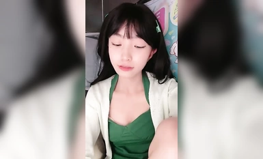 學生主播@我就是嗚崽醬 宿舍尺度福利秀 第二彈1 (4)