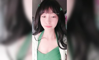 學生主播@我就是嗚崽醬 宿舍尺度福利秀 第二彈1 (4)