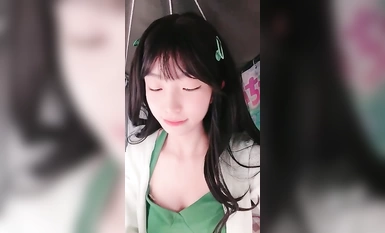 學生主播@我就是嗚崽醬 宿舍尺度福利秀 第二彈1 (4)