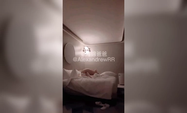 名媛福利姬@海綿爸爸 淫亂私拍視圖合集1 (7)