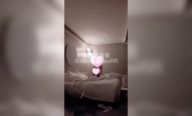 名媛福利姬@海綿爸爸 淫亂私拍視圖合集1 (7)