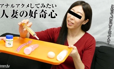 021018_220 ผู้หญิงที่เป็นผู้ใหญ่ที่มีพลัง รูก้นจะขยายออกเมื่อเธอหัวเราะ