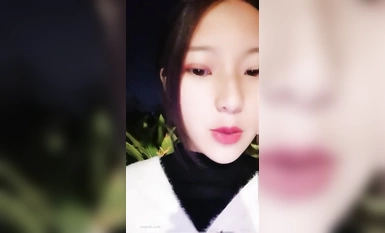 甄漂亮 學妹勾引保安大爺野戰 多場合集 (9)