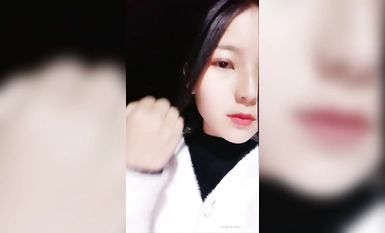 甄漂亮 學妹勾引保安大爺野戰 多場合集 (8)