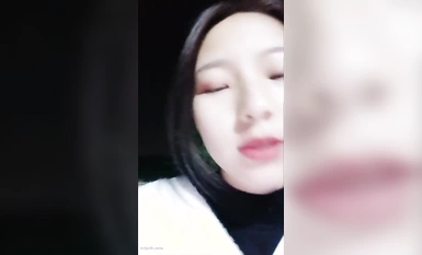 甄漂亮 學妹勾引保安大爺野戰 多場合集 (8)