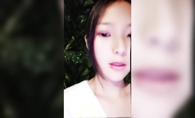 Gadis sekolah cantik Zhen menggoda pengawal keselamatan dalam pelbagai adegan luar (3)