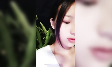 아름다운 여학생이 경비원을 유혹하는 격렬한 싸움 (3)