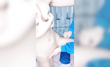 A beautiful schoolgirl seduces a security guard in a wild fight (19)