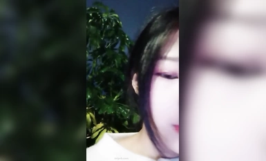 A beautiful schoolgirl seduces a security guard in a wild fight (2)