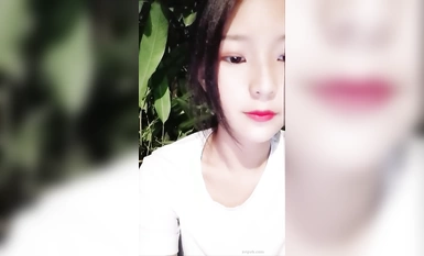 เด็กนักเรียนสาวสวย Zhen ล่อลวงเจ้าหน้าที่รักษาความปลอดภัยในฉากกลางแจ้งหลายฉาก (12)