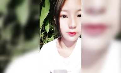 เด็กนักเรียนสาวสวย Zhen ล่อลวงเจ้าหน้าที่รักษาความปลอดภัยในฉากกลางแจ้งหลายฉาก (12)