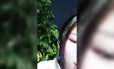 เด็กนักเรียนสาวสวย Zhen ล่อลวงเจ้าหน้าที่รักษาความปลอดภัยในฉากกลางแจ้งหลายฉาก (20)