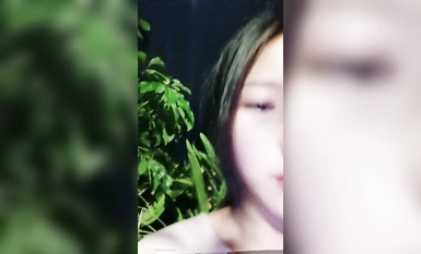 เด็กนักเรียนสาวสวย Zhen ล่อลวงเจ้าหน้าที่รักษาความปลอดภัยในฉากกลางแจ้งหลายฉาก (20)