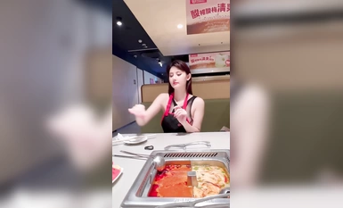 Koleksi karya baharu yang diambil oleh model popular @阿庄 pada Mei 2023 semasa melancong di Thailand (3)