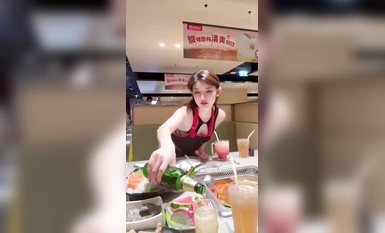 Koleksi karya baharu yang diambil oleh model popular @阿庄 pada Mei 2023 semasa melancong di Thailand (3)