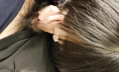 新成人カップルは、彼のガールフレンドのショッピングモールの試着室のオーラルセックスフェラチオのガールフレンドは、水の外に優しい学生服を着てみましょう マルチビュー撮影HD