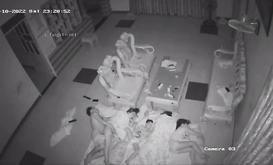Penggodam terbaharu 2023 yang bocor memecahkan kamera rumah dan merakam seks secara rahsia, seorang lelaki muda meniduri kemaluan isterinya sambil berdiri tanpa kondom, dan air mani mengalir ke seluruh lantai (2)