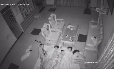 Penggodam terbaharu 2023 yang bocor memecahkan kamera rumah dan merakam seks secara rahsia, seorang lelaki muda meniduri kemaluan isterinya sambil berdiri tanpa kondom, dan air mani mengalir ke seluruh lantai (2)