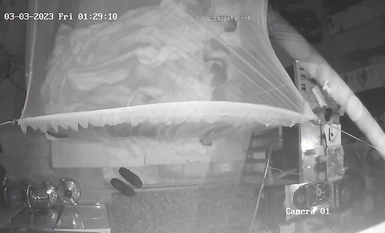 2023最新流出黑客 破解家庭攝像頭偷拍啪啪合集 小哥站著無套搞媳婦逼逼精液流了一地 (1)