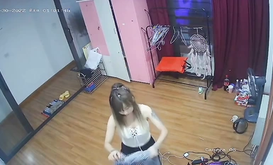 2023最新流出黑客 破解家庭攝像頭偷拍啪啪合集 小哥站著無套搞媳婦逼逼精液流了一地 (19)