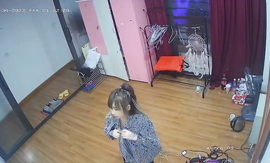 2023最新流出黑客 破解家庭攝像頭偷拍啪啪合集 小哥站著無套搞媳婦逼逼精液流了一地 (19)