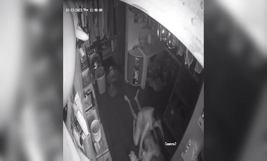 แฮกเกอร์รั่วไหลล่าสุดปี 2023 เจาะกล้องที่บ้านและแอบถ่ายเซ็กส์ ชายหนุ่มเอาหีภรรยาขณะยืนไม่สวมถุงยางอนามัย น้ำอสุจิไหลเต็มพื้น (11)