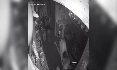 แฮกเกอร์รั่วไหลล่าสุดปี 2023 เจาะกล้องที่บ้านและแอบถ่ายเซ็กส์ ชายหนุ่มเอาหีภรรยาขณะยืนไม่สวมถุงยางอนามัย น้ำอสุจิไหลเต็มพื้น (11)