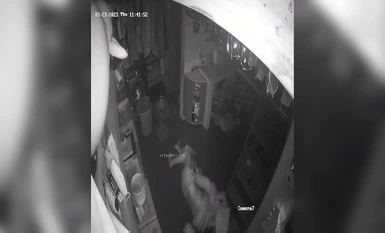 แฮกเกอร์รั่วไหลล่าสุดปี 2023 เจาะกล้องที่บ้านและแอบถ่ายเซ็กส์ ชายหนุ่มเอาหีภรรยาขณะยืนไม่สวมถุงยางอนามัย น้ำอสุจิไหลเต็มพื้น (11)