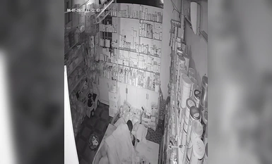 แฮ็กเกอร์ที่รั่วไหลออกมาล่าสุดในปี 2023 เจาะกล้องที่บ้านและแอบถ่ายคอลเลกชันวิดีโอเซ็กซ์ที่มีชายหนุ่มเอาหีภรรยาของเขาขณะยืนโดยไม่มีถุงยางอนามัยและมีน้ำอสุจิไหลไปทั่วพื้น (12)