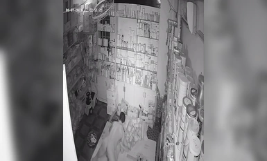 แฮ็กเกอร์ที่รั่วไหลออกมาล่าสุดในปี 2023 เจาะกล้องที่บ้านและแอบถ่ายคอลเลกชันวิดีโอเซ็กซ์ที่มีชายหนุ่มเอาหีภรรยาของเขาขณะยืนโดยไม่มีถุงยางอนามัยและมีน้ำอสุจิไหลไปทั่วพื้น (12)