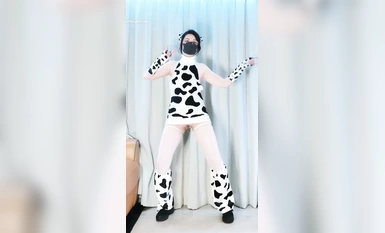 抖音網紅反差母狗『奶咪Naimi』最新五月新作 粉紅絲襪牛奶糖裸舞 粉穴肛塞求操 超清 (11)