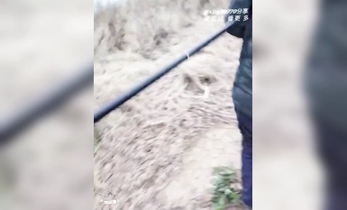 勾引河边钓鱼大爷