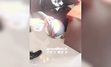 真实勾引打篮球小弟弟的视频，没看过的人不要错过了。