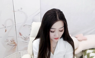 ST專賣店【YaoYao1314】罕見超高顏值女神~全程高能大秀，清純可人，一對白嫩大奶子 (8)