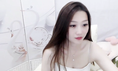 ST專賣店【YaoYao1314】罕見超高顏值女神~全程高能大秀，清純可人，一對白嫩大奶子 (5)