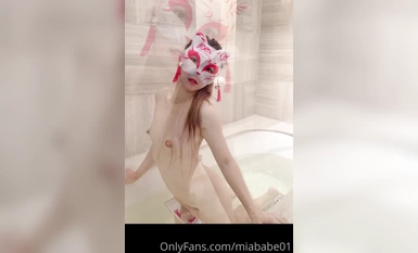 極品母狗『Cute』多人淫亂性愛轟趴 淫女與群男性愛啪啪 場面一度失控 高清 (70)