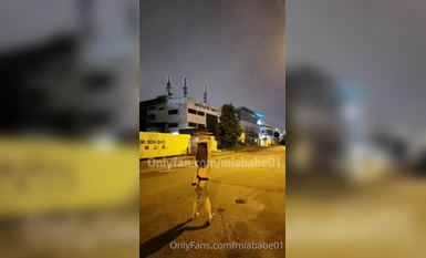 極品母狗『Cute』多人淫亂性愛轟趴 淫女與群男性愛啪啪 場面一度失控 高清 (11)