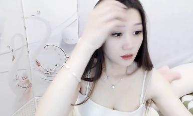 ST專賣店【YaoYao1314】罕見超高顏值女神~全程高能大秀，清純可人，一對白嫩大奶子 (4)